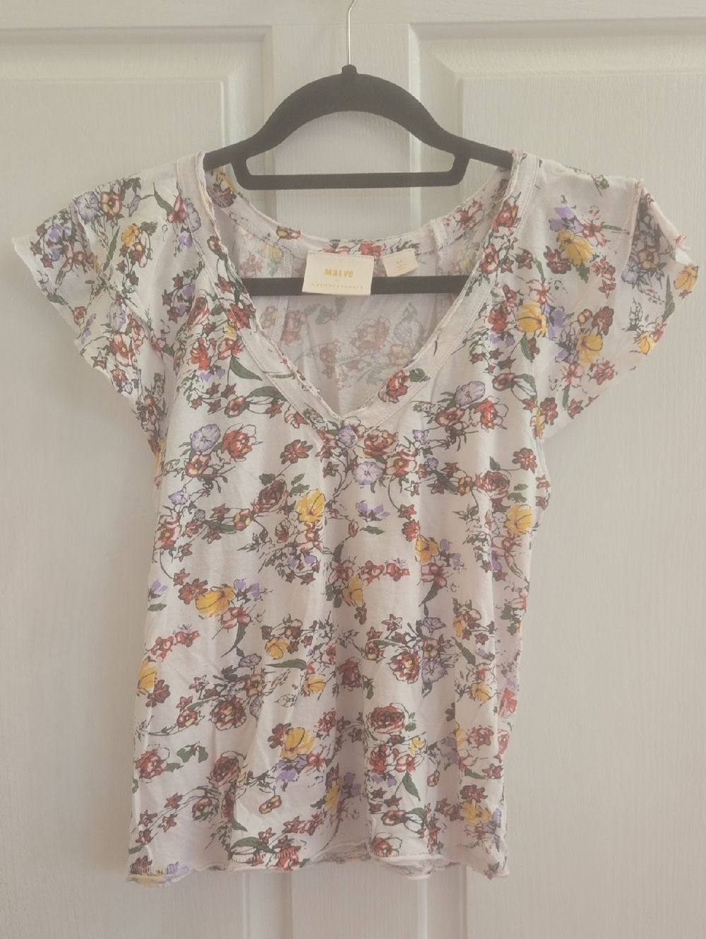 Maeve Cream Floral V‑Neck Short Sleeve Tee